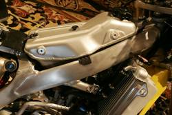 Топливный бак Suzuki RM-Z450 сделан из алюминия.